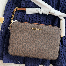 Michael Kors Jet Set crossbody s monogramom hnedá Michael Kors Jet Set crossbody s monogramom hnedá